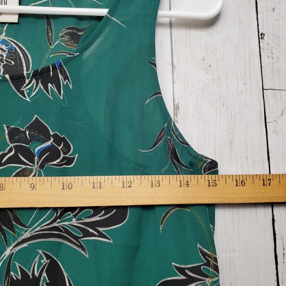 CAbi Zoe Falling Flowers Tank Top Womens Size XS  Green Sleeveless Ruffle Hem - Picture 7 of 8
